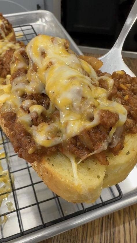 Garlic Bread Sloppy Joe’s - Cooking in the Midwest Sloppy Joes On Garlic Toast, Midwest Recipes, Cooking In The Midwest, Fast Food Drinks, Boat Food, Ground Beef Dishes, Bread Toast, Baked Garlic, Homemade Hamburgers