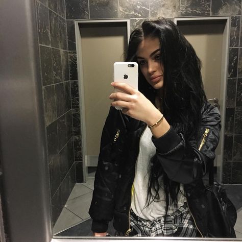 aye Gina Lorena, May 1, My Girl, Instagram Profile, Germany, Mirror Selfie, Instagram Post, Instagram Photos, Photo And Video