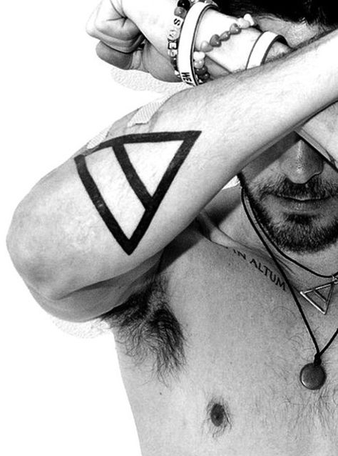 Jared Leto Jared Leto Tattoo, Mars Tattoo, Shannon Leto, Thirty Seconds, 30 Seconds To Mars, Male Photography, Jared Leto, Minimal Tattoo, Perfect Man