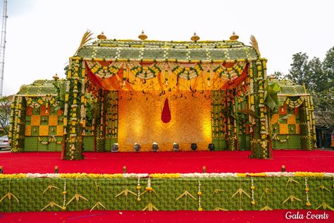 Wedding Mandap Decor Indian Outdoor, Mandapam Decoration, Vidhi Mandap, Leaf Decor Wedding, Indian Wedding Stage, Small Wedding Decor, Mandap Design, Wedding Stage Backdrop, Wedding Hall Decorations