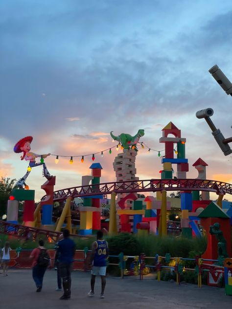 Disney World Toy Story Land, Toy Story Hollywood Studios, Toy Story Land Disney World, Disney's Hollywood Studios, Toy Story Land, Hollywood Studios Aesthetic, Disney Hollywood Studios, Disney World Pictures Ideas, Disney World Aesthetic