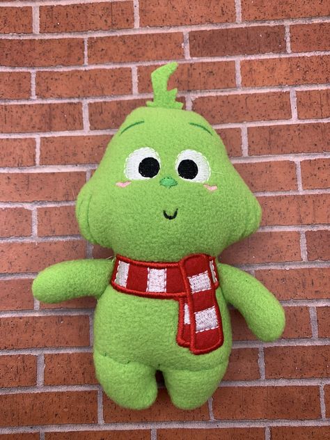 Christmas Plushies Diy, Grinch Plush, Plushies Diy, Grinch Stuff, Baby Grinch, Crafting Corner, Stuff Animals, Grinch Christmas Decorations, Ideas Navidad