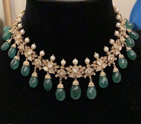 Moissanite Necklace Indian, Emerald Polki Necklace, Jewellery Design Gold, Beaded Wedding Jewelry, Latest Gold Jewellery, Indian Wedding Jewelry Sets, Antique Necklaces Design, Fancy Jewelry Necklace, Gold Jewelry Simple Necklace