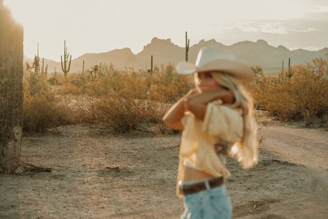 Scottsdale Arizona Outfits Night, Desert Cowgirl Photoshoot, Desert Cowgirl Aesthetic, Desert Senior Photos, Arizona Cowgirl, Arizona Senior Pictures, Blonde Cowgirl, Arizona Photoshoot, Desert Photo Shoot