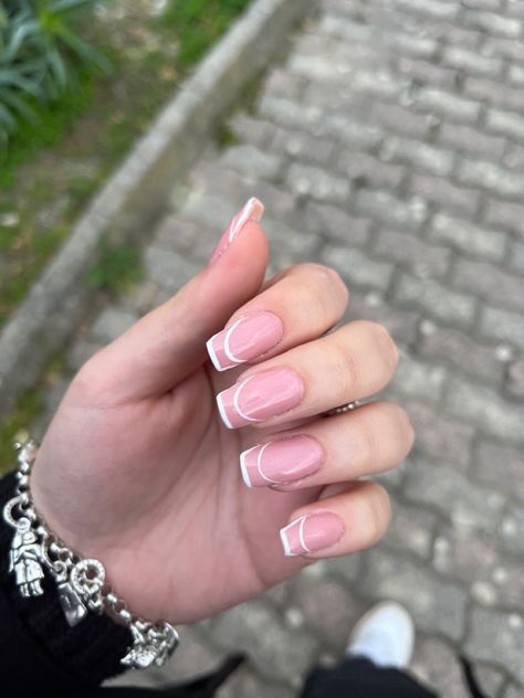 Outlined French Tip Nails Square, Brown Outline French Tip Nails, French Outline Nails Square, Pink French Tip Outline Nails, Square Double French Nails, 2 Line French Nails, Outlined Nails Square, Nails With Outline, French Tip Outline Nails