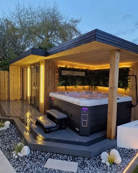 As relaxing as a hot tub may be, stepping out of that balmy water into cold winter air is never fun! That’s what makes this idea so genius. With a hot tub and garden room combo, you’ll be comfortable again in seconds, especially if you install some heating. Hot Tub Rooftop Ideas, Hot Tub Terrace Ideas, Outside Hot Tub Area, Backyard Ideas Hot Tub, House With Hot Tub, Sunroom Backyard, Jacuzzi In Garden, Outdoor Hot Tub Enclosure Ideas, Hotub Ideas Patio