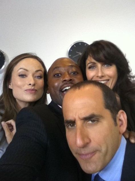 Olivia (Thirteen), Omar (Foreman), Lisa (Cuddy) and Peter (Taub) on the set of House M.D. #House Thirteen House, James Wilson House, Peter Jacobson, House Md Funny, Lisa Cuddy, House And Wilson, Omar Epps, Everybody Lies, Lisa Edelstein