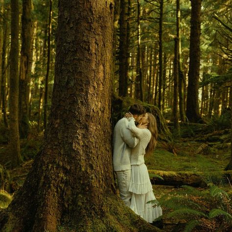 Miles — Photo & Film (@milesleavphoto) • Instagram photos and videos Cottage Core Romance, Cottagecore Romance, Nature Photoshoot, Dreamy Photography, Super 8, Style Photo, Cinematic Photography, Couple Photography Poses, How To Pose