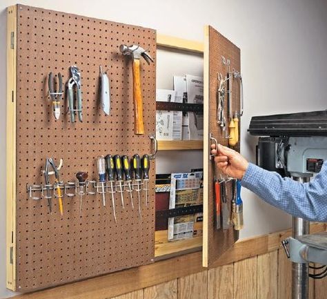 peg board with storage!!!!!! Pegboard Garage, Backsplash Diy, Diy Kitchen Shelves, Pegboard Storage, Pegboard Organization, Garage Organize, Diy Backsplash, Tool Rack, Diy Office