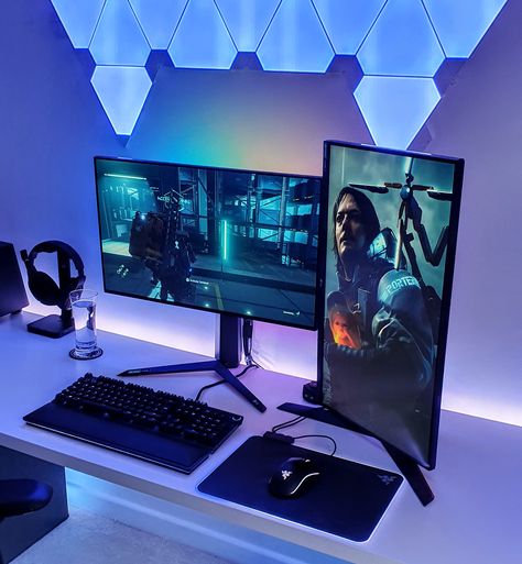 Dual Screen Setup, 2 Screen Desk Setup, Dual Screen Desk Setup, Setup Inspiration, Gaming Desk Setup, Setup Gamer, Computer Gaming Room, Winter Arc, Computer Desk Setup