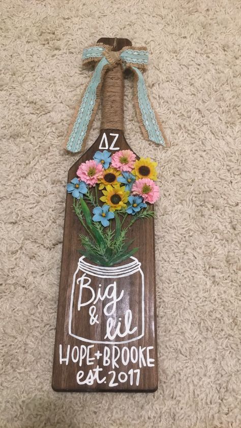 Sorority paddle Unique Paddles Sorority, Western Paddle Sorority, Floral Paddle Sorority, Flower Paddle Sorority, Paddle Decor Ideas Sorority, Sorority Paddles Flowers, Greek Life Paddles, Paddles For Big Sorority, Greek Paddles Sorority Ideas