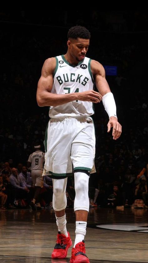 Giannis Antetokounmpo Aesthetic, Basketball Notes, Reels Wallpaper, Giannis Antetokounmpo Wallpaper, Bape Cartoon, Jordan Logo Wallpaper, Grammy Party, Basketball Players Nba, Basketball Highlights