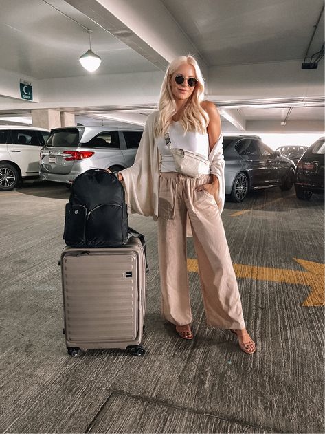 Cute Airport Outfit, Kathleen Post, Airport Outfit Summer, Cute Travel Outfits, Airport Outfits, Joggers Outfit, Cotton Linen Pants, Travel Outfit Summer, My Travel