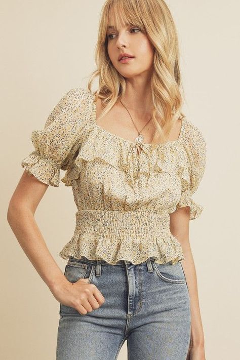 d961e9f236177d65d21100592edb0769desc52962774ri Pretty Shirts, Ruffled Top, Top Shirt Women, Trendy Fall, Key Hole, Puff Sleeve Top, Ruffle Top, Printed Blouse, Puff Sleeves