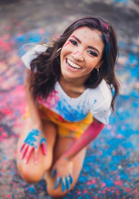 50 Cool Senior Picture Ideas to Try in 2022 Cool Senior Picture Ideas, Casual Senior Pictures, Cool Senior Pictures, Funny Senior Pictures, Outdoor Senior Pictures, Senior Year Pictures, Creative Senior Pictures, Senior Photoshoot Poses, Senior Portraits Girl