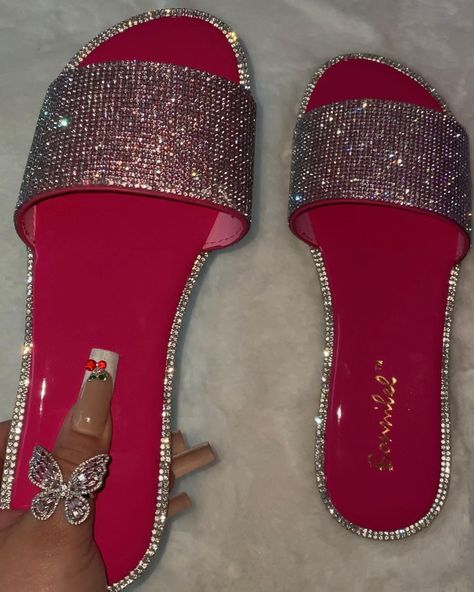 Sparkly Chanclas, Casual Shoes Women Sneakers, Cute Hand Tattoos, Sparkly Sandals, Pretty Sandals, Glamorous Hair, Cute Slippers, Girly Shoes, Fashionista Clothes