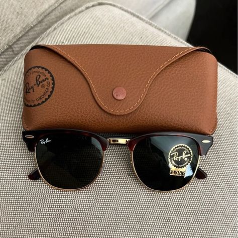 Ray ban sunglasses Classic Ray Ban Sunglasses, Basic Accessories, Original Wayfarer Classic, Ray Ban Sunglasses Women, Parents Quotes, Reflective Sunglasses, Womens Glasses Frames, Ray Ban Women, Custom Sunglasses