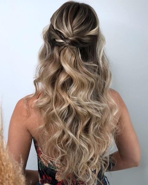 Half-Up Half-Down Hairstyle for Fine Hair Semi Formal Hairstyles, Matrix Hairstyle, Prom Hair Styles, Down Hairstyles For Long Hair, Curly Prom Hair, Braided Half Updo, Hair Half Up Half Down, Hairstyles Simple, Hairstyles Aesthetic