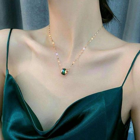 Colourful Blouse, Collar Bone, Ideal Body, Classy Aesthetic, Body Inspiration, Top Trending, Pale Skin, Girly Jewelry, Girl Body