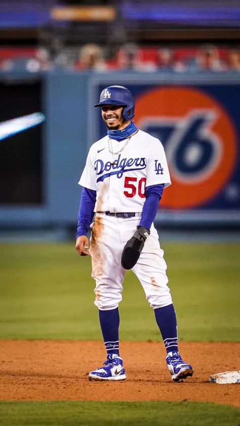 High resolution wallpaper from the right fielder for the Los Angeles Dodgers, Mookie Betts Mookie Betts Wallpaper, Dodgers Players, Baseball Drip, Hard Photos, Dodger Baseball, Dodgers Nation, Baseball Wallpaper, Mlb Wallpaper, Dodgers Girl