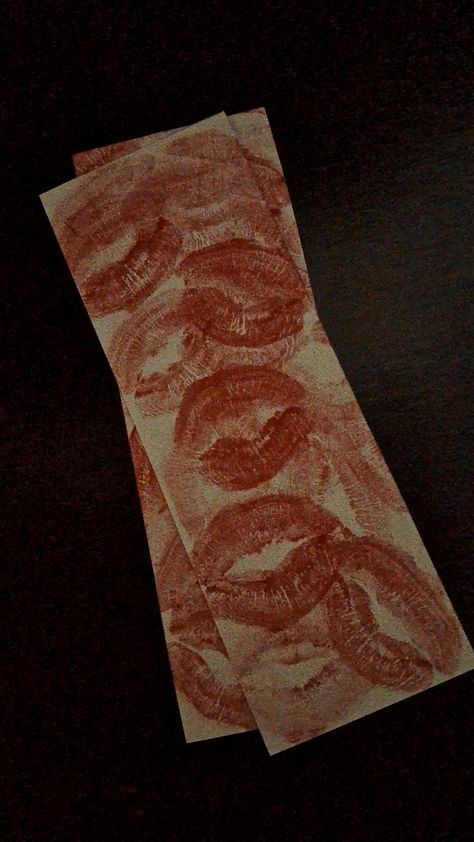 Aesthetic Book Marks Diy, Print Bookmarks, Aesthetic Bookmarks, Drawing & Painting Kit, Red Lipstick Kisses, Bookmark Diy, Lipstick Print, Bookmarks Diy, Lipstick Mark