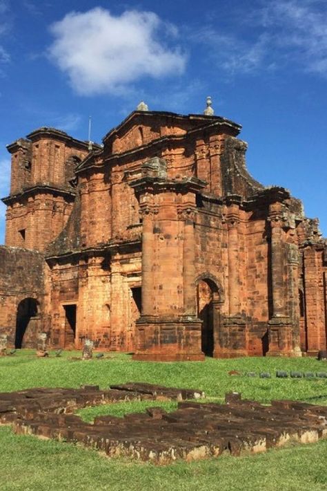 São Miguel das Missões, as missões jesuíticas no rRo Grande do Sul #Missoes #SaoMiguel Heaven On Earth, Rio Grande, Monument Valley, Mount Rushmore, Adventure Travel, Travel Bags, Cityscape, Brazil, Around The Worlds