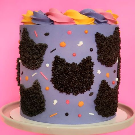 Black Cat Cake Ideas, Halloween Cat Cake Ideas, Cat Inspired Cake, Cake With Cats On It, Black Cat Dessert, Cat Decorated Cake, Chocolate Cat Cake, Buttercream Cat Cake, Cat Cake Decoration