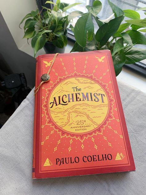 The Alchemist : Favorite Quotes From This Amazing Book - ladykiatown Alchemist Book, Empowering Books, The Alchemist, Self Development Books, Recommended Books To Read, Inspirational Books To Read, Top Books To Read, Book Suggestions, Top Books