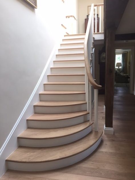 Curved Landing Stairs, Small Curved Staircase Ideas, Curved Bottom Step Staircase, Staircase With Rounded Bottom Step, Straight Staircase Ideas Entrance, Staircase With Curved Bottom Step, Internal Stairs Design, 2nd Floor Stair Ideas, Curved Staircase Handrail