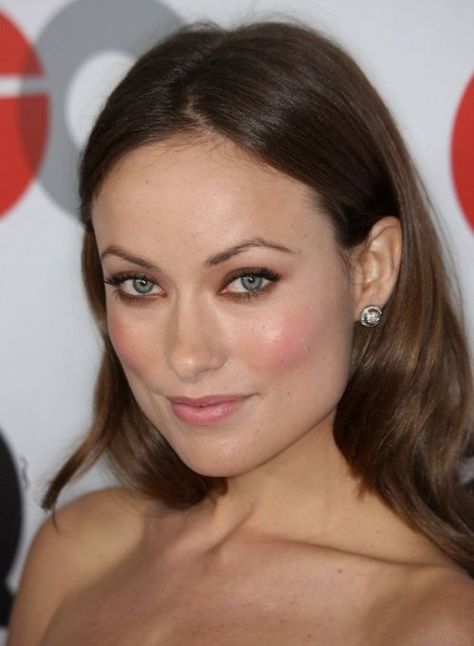 Olivia Wilde Olivia Wilde Eyes, Olivia Wilde Hair, Maroon Eye Makeup, Applying Eye Makeup, Pretty Faces, Olivia Wilde, Makeup For Green Eyes, Without Makeup, Latest Hairstyles