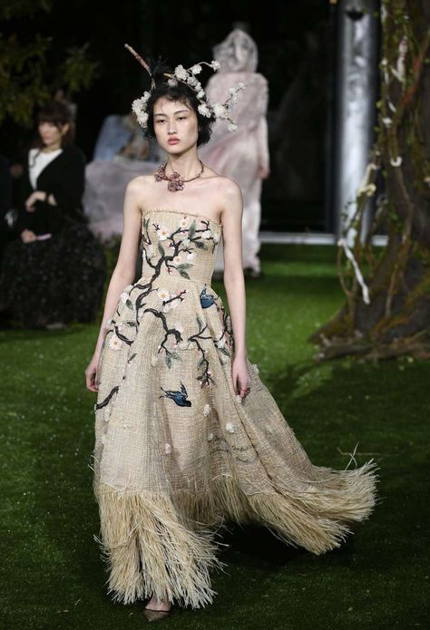 Italian Couture, Gown Couture, The Garden Of Time Fashion, Garden Runway, Dior Runway, Christian Dior Flower Dress, Dior Embroidery Dress, Dior 2017 Haute Couture, Dior Spring 2017