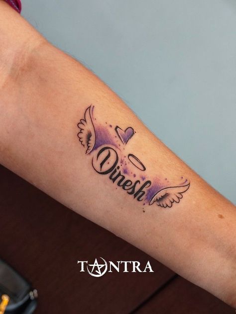 Mom Lettering Tattoo, Wordings Tattoo, Valerie Tattoo, Tato Nama, Guru Hargobind, Colour Tattoo, Minimalist Tattoo Ideas, P Tattoo, Typography Tattoo