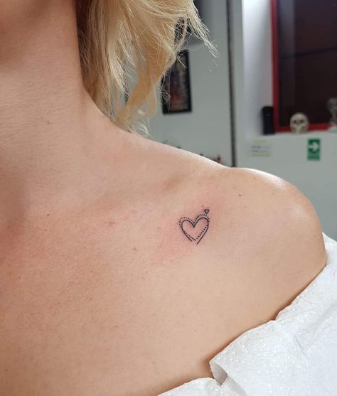 Front Shoulder Heart Tattoo, Grandmom Tattoo Ideas, Shoulder Heart Tattoo, Heart Tattoo On Collar Bone, Heart Collar Bone Tattoo, Small Tattoos Shoulder, Minimal Tattoos For Women, Small Heart Tattoos For Women, Hearts Tattoos For Women