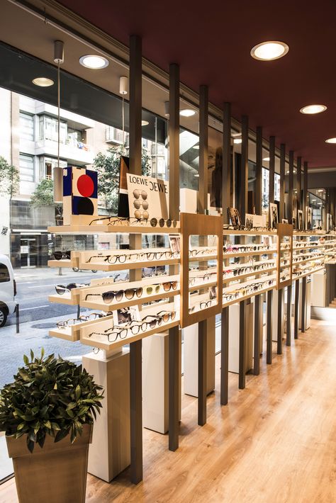 Front Display Shop, Optical Frame Displays, Optical Interior Design, Optic Store Design, Optical Shop Interior Design, Interior Shop Display, Comercial Interior Design, Eyewear Shop Design, Eyewear Store Design