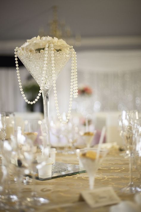 Pearl Themed Wedding, Martini Glass Centerpiece, Pearl Wedding Decorations, Pearls Wedding Theme, Imperial Design, Pearl Centerpiece, Pearls Diy, Glass Centerpieces, Gatsby Wedding