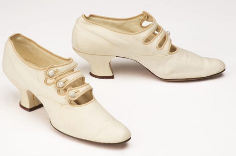 Women's Shoes, 1914-1916 1910s Shoes, 1912 Fashion, Period Dresses, Edwardian Shoes, 1930s Shoes, Century Shoes, Historical Shoes, Decades Of Fashion, Vintage Black Glamour