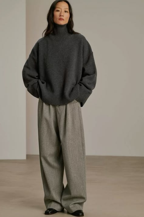 Minimalistic Outfits Winter, Long Skirt Turtleneck Outfit, Wool Jumper Outfit, Oversized Turtleneck Outfit, Oversize Sweater Outfit, Pull Outfit, Wool Sweater Outfit, Base Outfits, Oversized Longsleeve