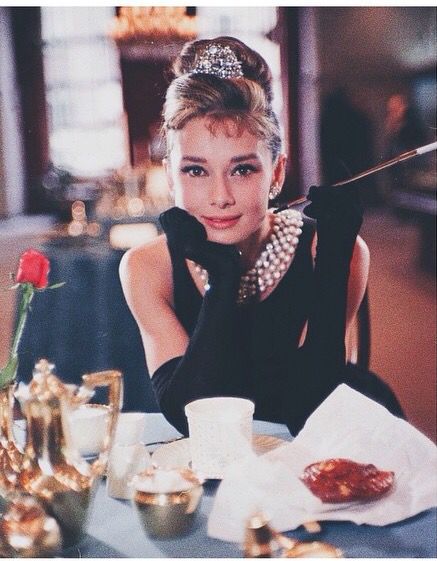 My role model Estilo Charleston, Iconic Halloween Costumes, Blake Edwards, Audrey Hepburn Photos, Audrey Hepburn Style, Last Minute Costumes, Breakfast At Tiffany's, Hepburn Style, Breakfast At Tiffanys