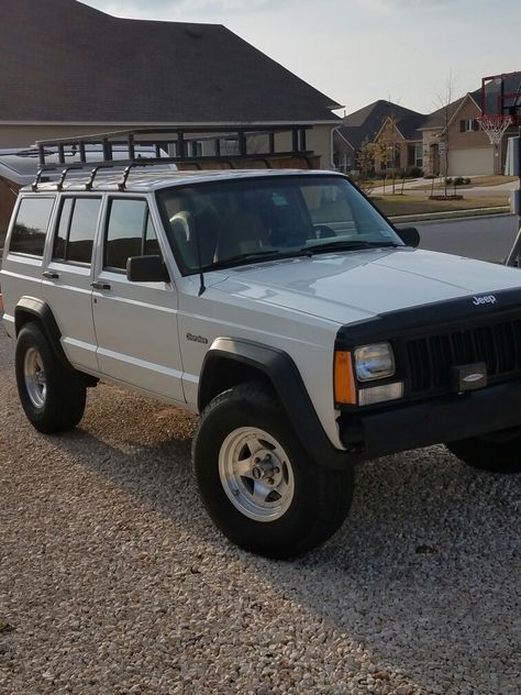 1990 Jeep Wrangler, White Jeep Grand Cherokee, 1990s Jeep Wrangler, Jeep Xj Mods, Jeep Wj, White Jeep, 1980s Jeep, Jeep Grand Cherokee Srt, Classic Jeeps