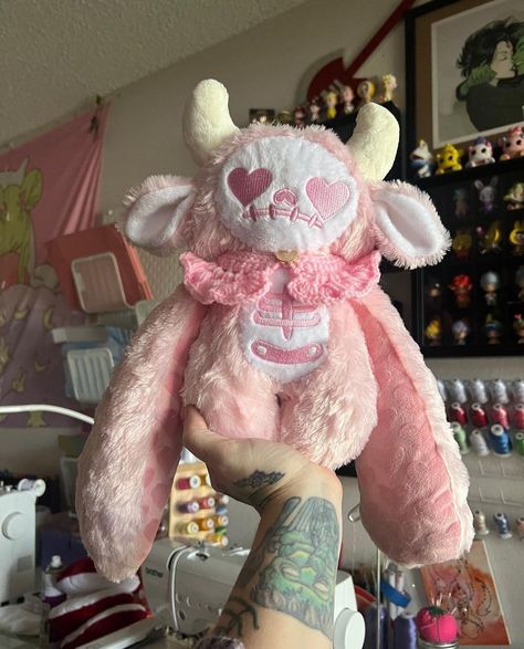 Creepy Stuffed Animals, Diy Plush Dolls, Custom Stuffed Animal, Doll Plushies, Handmade Plushies, Sewing Stuffed Animals, Kawaii Plushies, Art Dolls Handmade, Cute Stuffed Animals