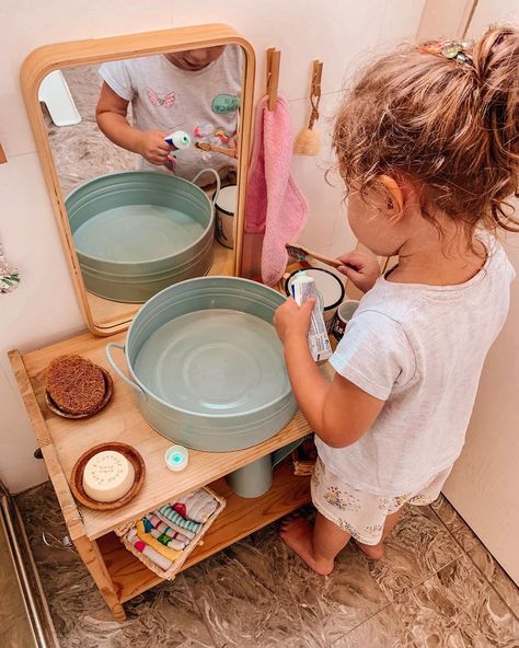 Practical life - bathroom prepared environment 🧼 🧽🧺 #montessoricuioana #montessoriromania #montessorisg #montessoribathroom… Montessori Bad, Montessori Home Setup, Montessori Self Care, Montessori Bathroom, Ikea Montessori, Montessori Toddler Rooms, Montessori Baby Activities, Baby Bear Nursery, Montessori Nursery