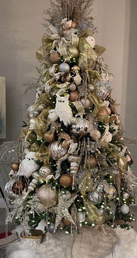 Enchanted Christmas Tree, Enchanted Forest Christmas Tree, Deer Christmas Tree Ideas, Nature Themed Christmas Tree, Woodland Theme Christmas Tree, Woodland Christmas Tree Ideas, Enchanted Forest Christmas, Woodland Critter Christmas, Forest Christmas Tree