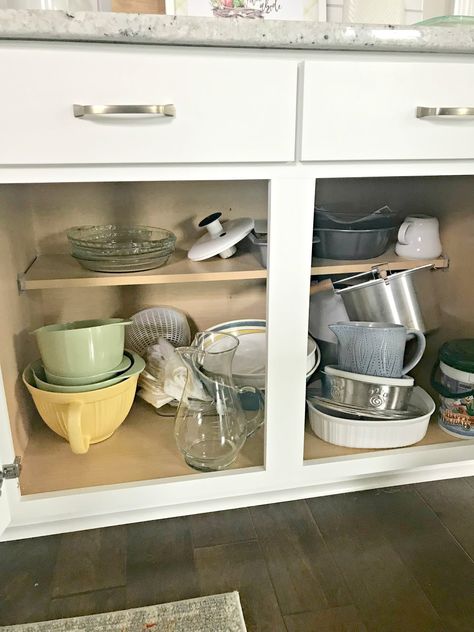 Tips and tricks for organizing the kitchen cabinets What To Store In Deep Kitchen Cabinets, Under Kitchen Counter Storage, Old Cabinet Organization, Plate Cupboard Storage Ideas, Organize Lower Kitchen Cabinets, Organize Deep Cabinets Kitchen, Bottom Kitchen Cabinet Organization, Kitchen Bottom Cabinet Organization, Under The Cabinet Storage Kitchen