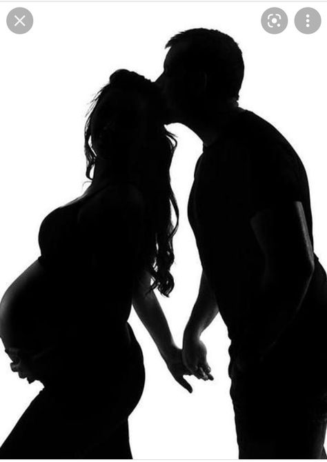 Vom Avea Un Copil, Maternity Silhouette, Baby Bump Photoshoot, Maternity Studio Photoshoot, Maternity Photography Poses Couple, Pregnancy Photos Couples, Maternity Photography Poses Pregnancy Pics, Couple Pregnancy Photoshoot, Baby Bump Photos