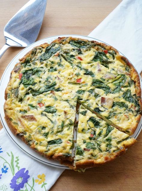 Deliciously simple to make spring frittata packed with spring vegetables and smoked gouda - make it with the kids for Easter brunch or any day of the week. Yummo! Gouda Frittata, Easter Frittata Brunch, Grilled Vegetable Frittata, Asparagus Fontina Quiche, Asparagus Mushroom Frittata, Goat Cheese Frittata, Meatless Monday Recipes, Frittata Recipes, Spring Vegetables