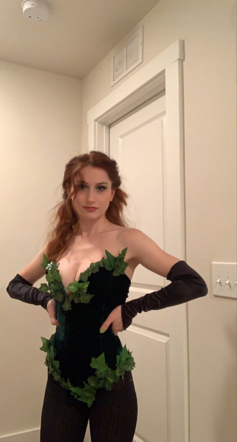 Green Ivy Halloween Costume, Poison Ivy Costume Halloween, Poison Ivy Costume Black Women, Poison Ivy Halloween Costume Diy, Green Ivy Costume, Poison Ivy Villain, Position Ivy Costume, Halloween Costumes Women Poison Ivy, Modest Poison Ivy Costume