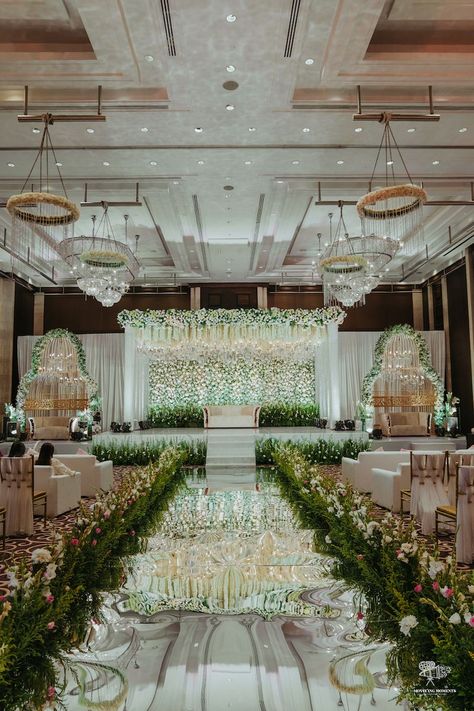 Wedding Stage Ideas, Green Indian Wedding, Wedding Decoration Idea, Ideas Wedding Decoration, Decoration Ideas Wedding, Indian Wedding Stage, Engagement Stage Decoration, Reception Stage Decor, Simple Stage Decorations