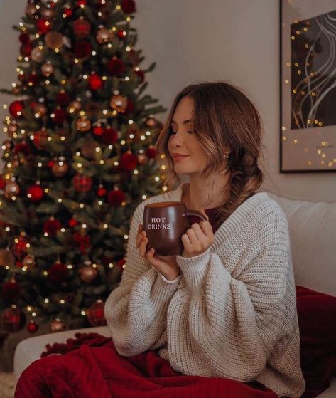 Christmas Morning Photoshoot, Christmas Tree Photoshoot, Christmas Instagram Pictures, Best Christmas Tree, Christmas Poses, Christmas Instagram, Xmas Photos, Holiday Photoshoot, Christmas Pics