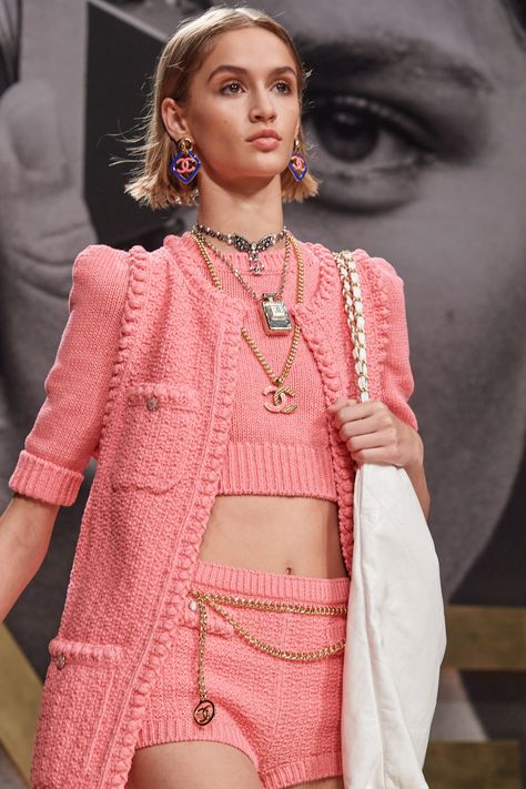 Chanel Spring 2022, Moda Chanel, Mode Chanel, Chanel Spring, Knitwear Fashion, Chanel Fashion, Mode Inspo, 가을 패션, Knit Fashion