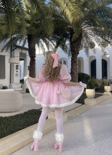 Fluffy Pink Outfit, Nutcracker Outfit Aesthetic, Pastel Christmas Outfit, Hyperfeminine Outfit Winter, The Nutcracker Inspired Outfits, Kawaii Christmas Outfits, Pinkmas Outfit, Coquette Christmas Outfit, Winter Pink Outfit